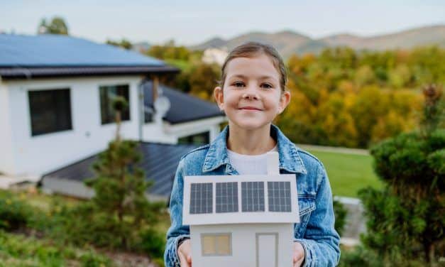 The Environmental Benefits of Solar Energy: Reducing Carbon Footprint and Combating Climate Change
